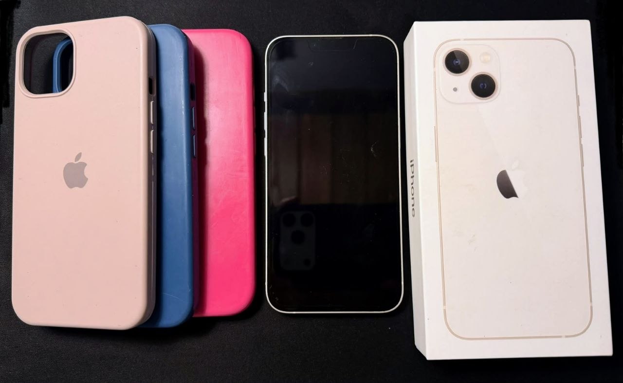 iPhone 13 Starlight - Como Nuevo con Accesorios Originales